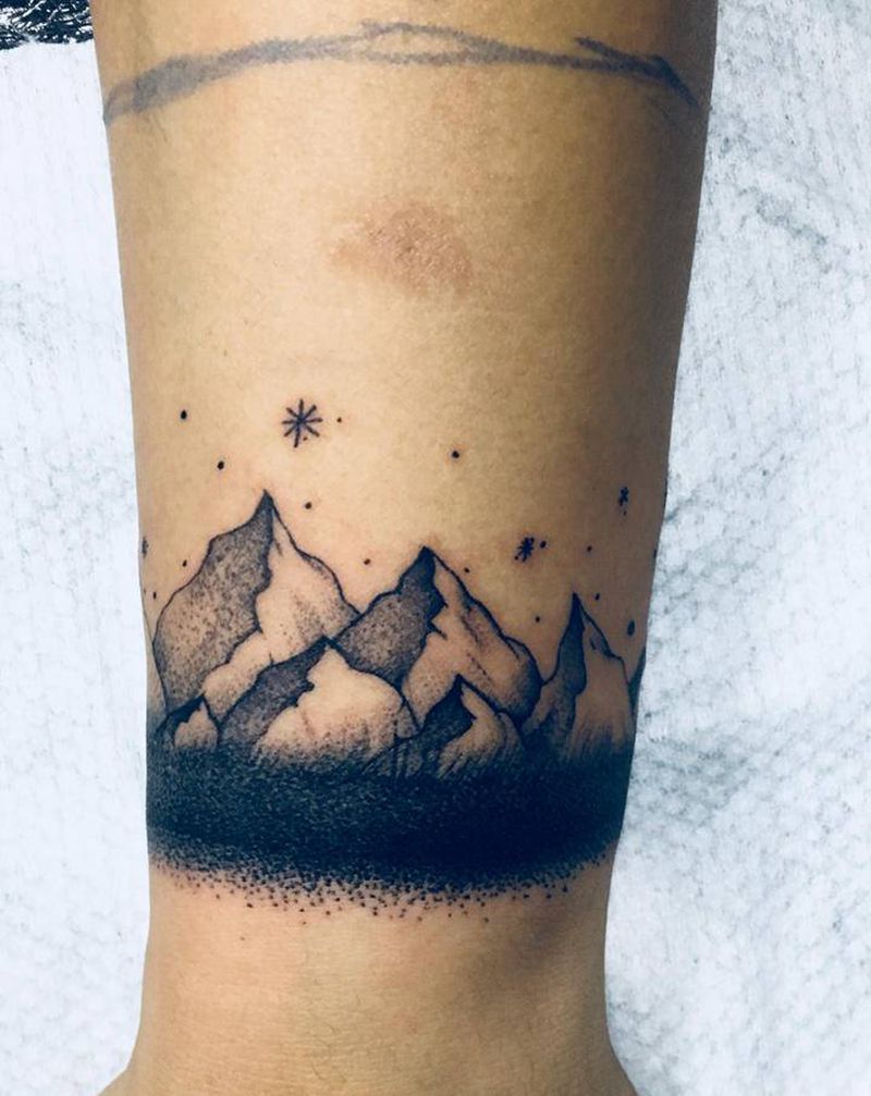 星空不问赶路人纹身图片_手臂点刺纹身图案