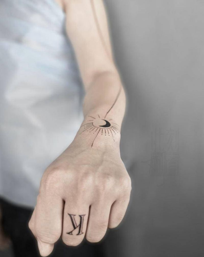 时间轨道纹身图片_手臂几何线纹身图案