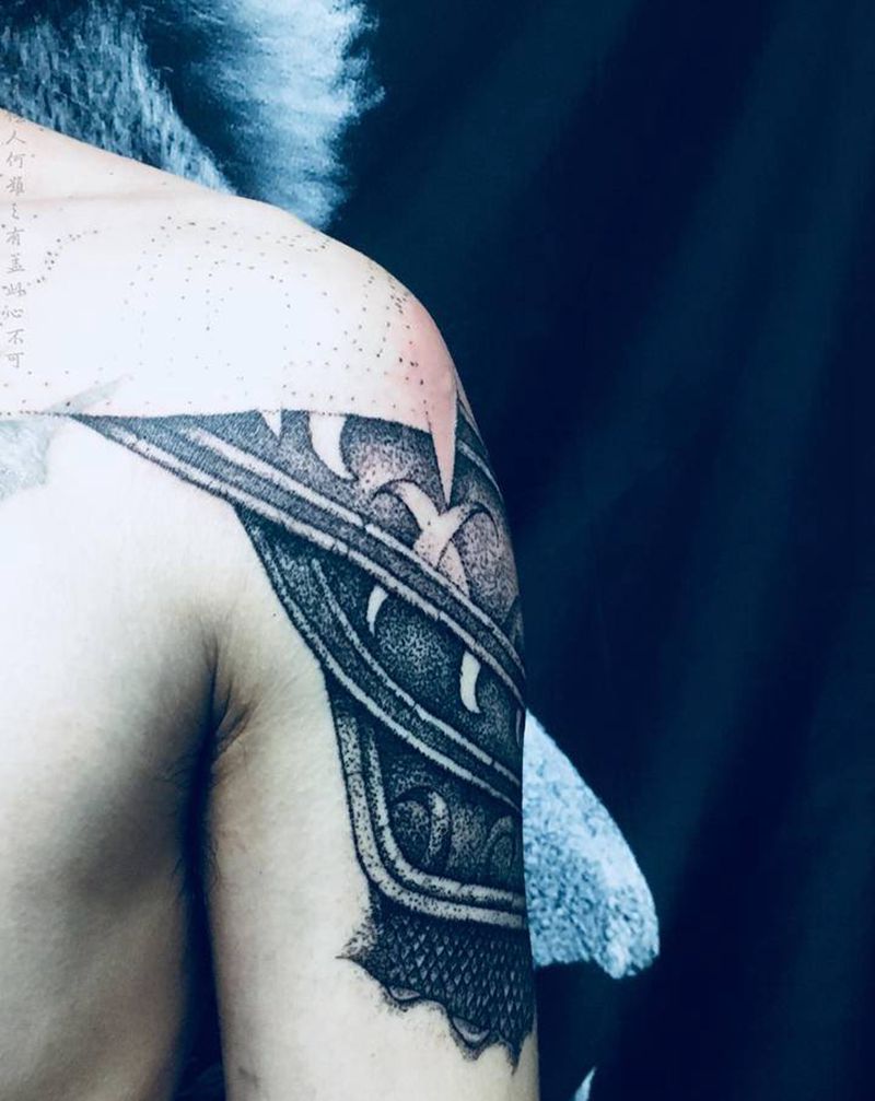 盔甲纹身图片_手臂点刺盔甲纹身图案