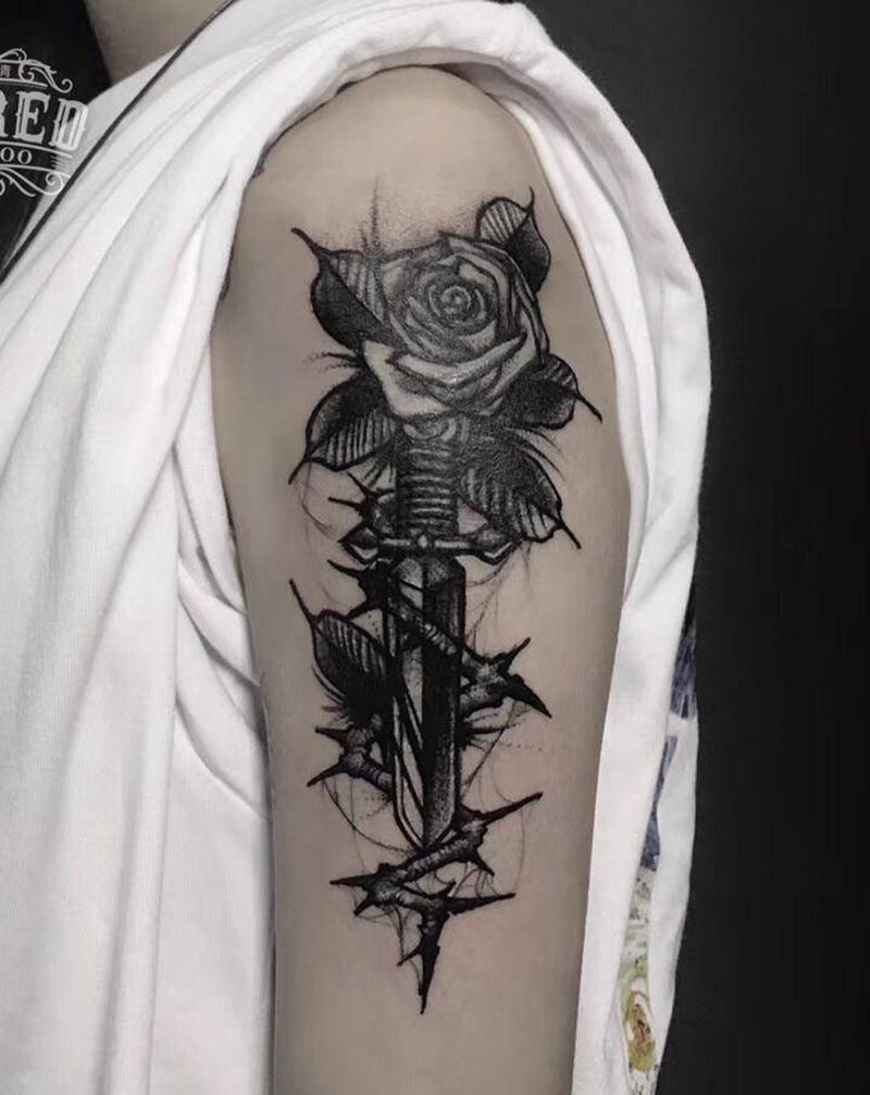 花与剑(遮盖)纹身图片_手臂水墨覆盖纹身图案