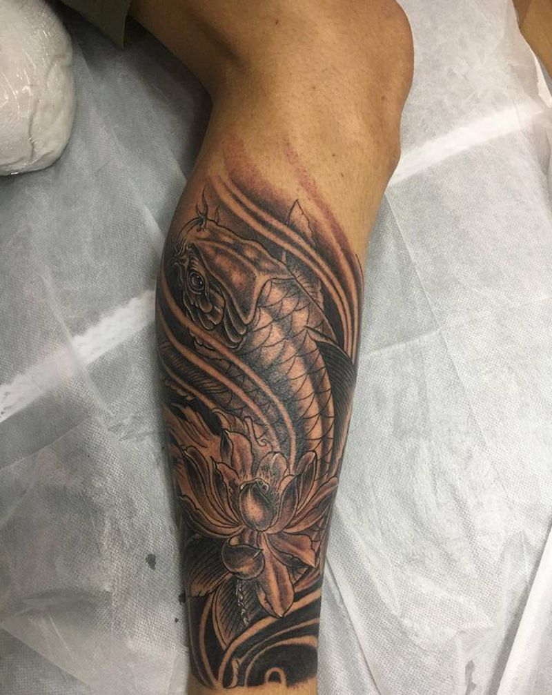 鱼纹身图片_腿部纹身图案