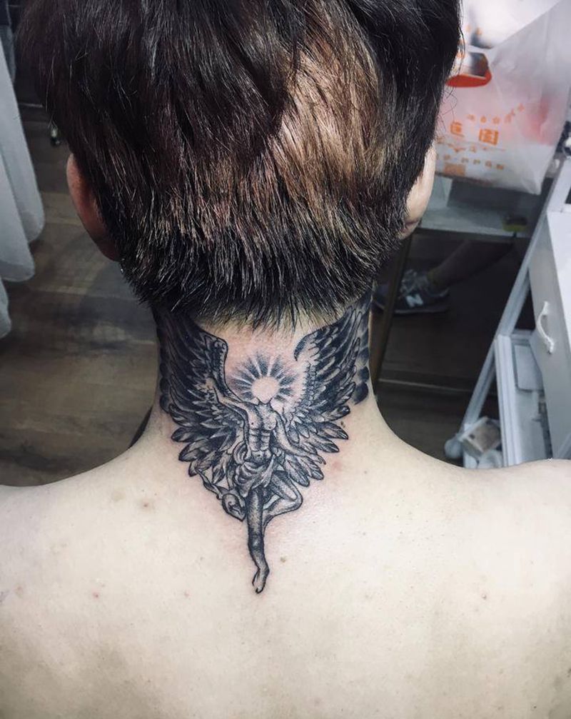 天使纹身图片_颈部纹身图案