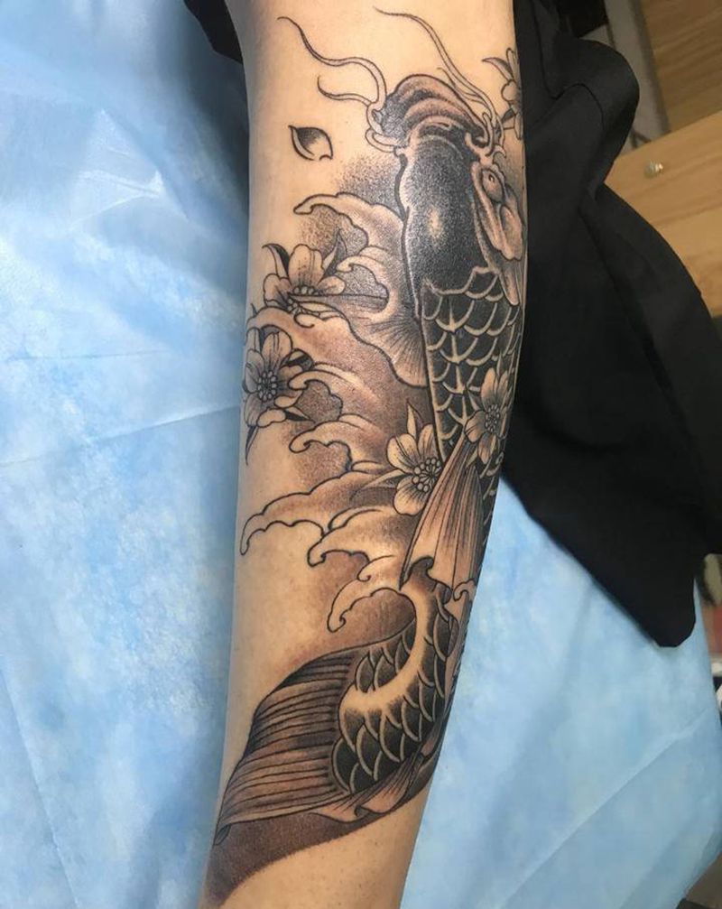 鲤鱼纹身图片_腿部新传统纹身图案