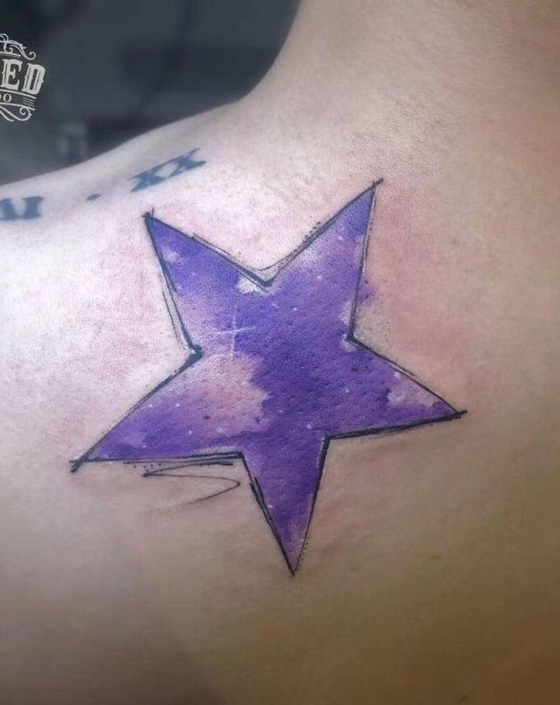 JoJo的星星纹身图片_背部水彩jojo纹身图案