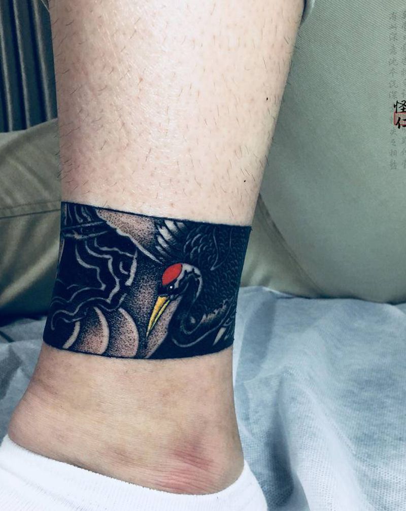 【平安与财富】纹身图片_脚部新传统脚环鹤纹身图案