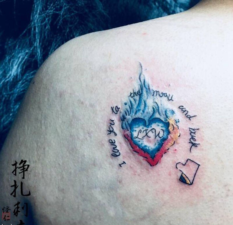 【另一】纹身图片_背部水彩纹身图案