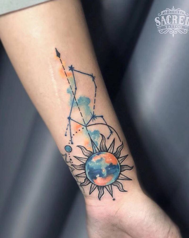 水彩(遮盖)纹身图片_手臂手部水墨水彩星空纹身图案