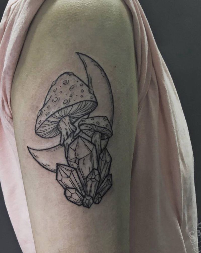 蘑菇纹身图片_New School月亮纹身图案