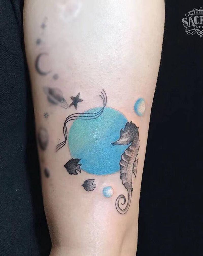 海洋世界纹身图片_手臂几何海马小清新纹身图案