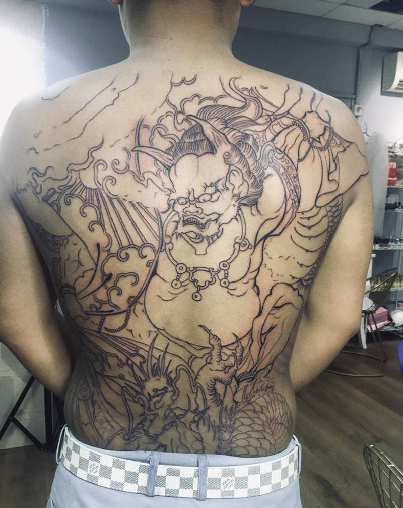 风神线条纹身图片_背部纹身图案