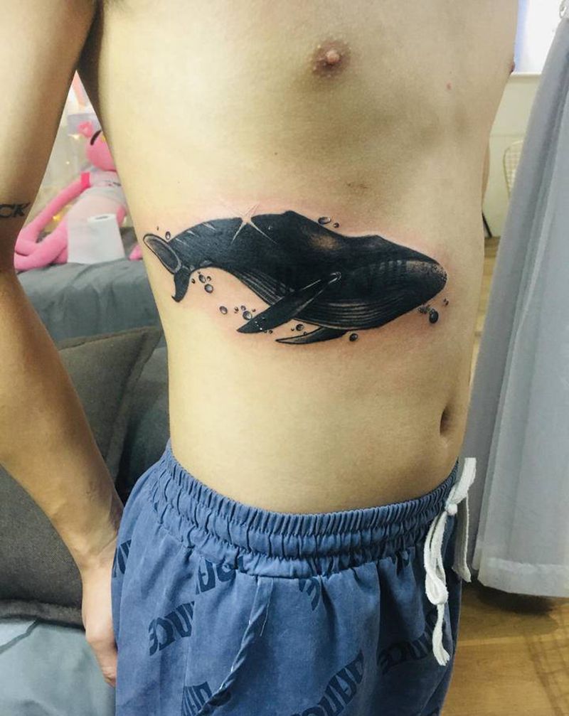 遮盖鱼纹身图片_腹部纹身图案