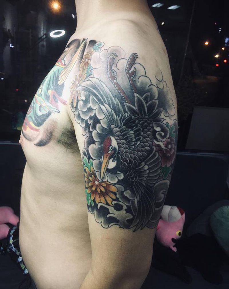 半甲纹身图片_胸部手部纹身图案