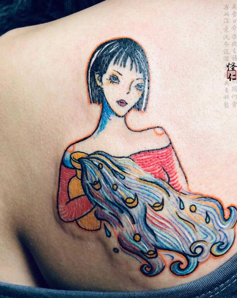 【倔】纹身图片_背部水彩水瓶座纹身图案