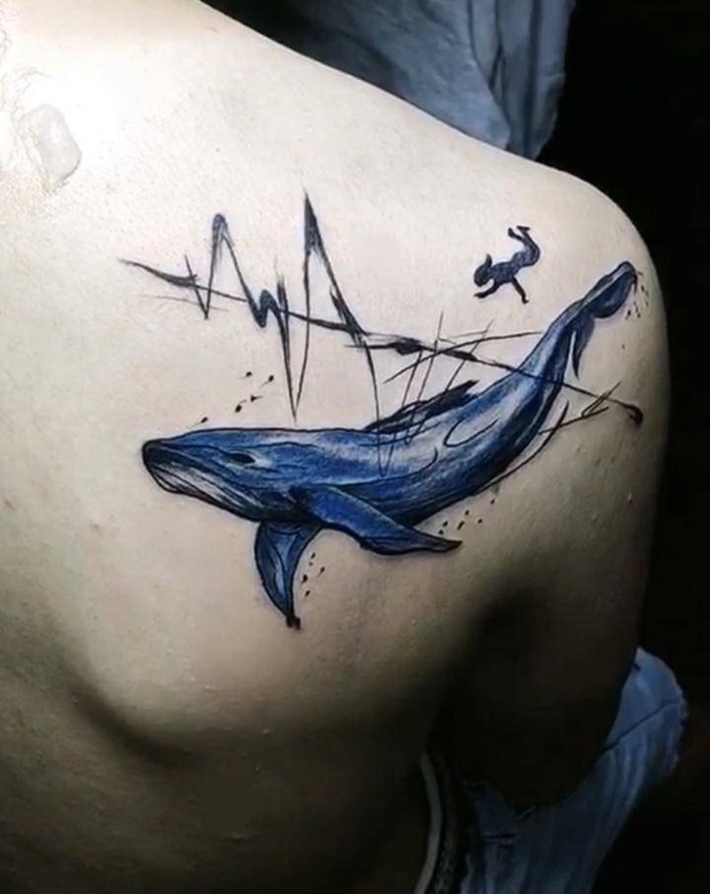 惊鱼纹身图片_臀部新传统纹身图案