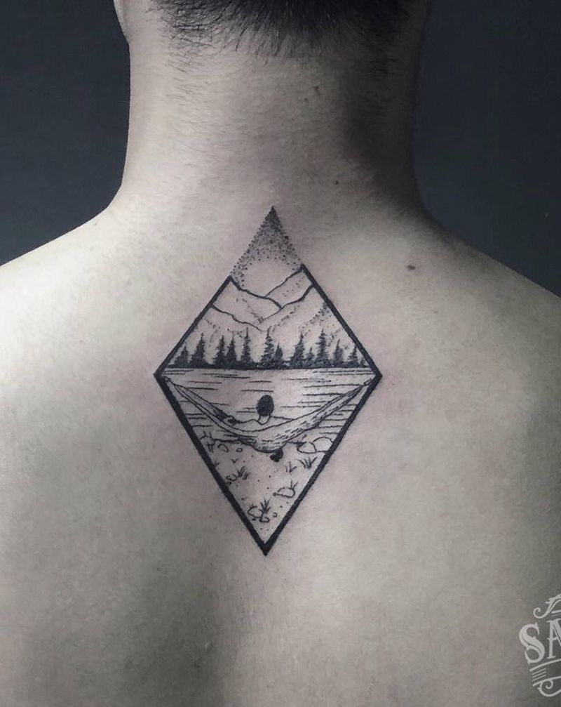风景纹身图片_背部点刺几何风景纹身图案