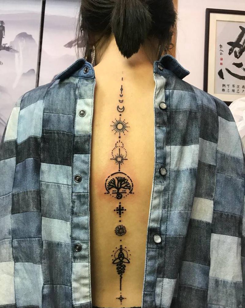 星辰—植物—万物生长纹身图片_背部black work纹身图案