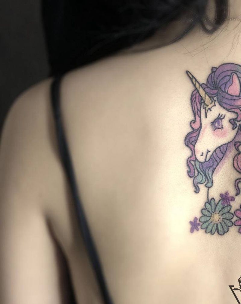 独角兽纹身图片_背部Old School独角兽纹身图案