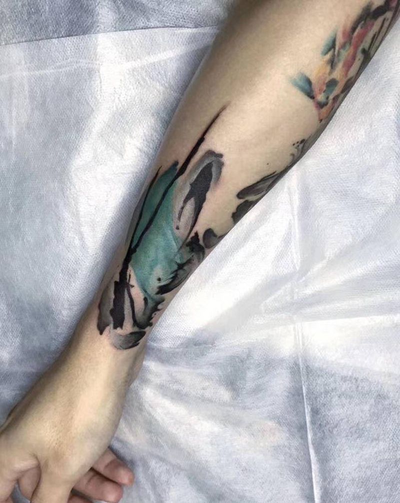 水墨纹身图片_手臂水墨纹身图案