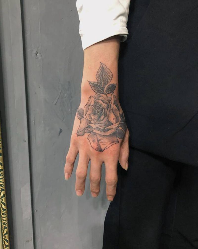 玫瑰花纹身图片_手部纹身图案