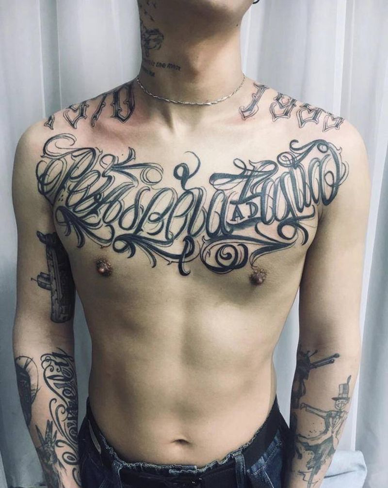 花体纹身图片_胸部花体字纹身图案