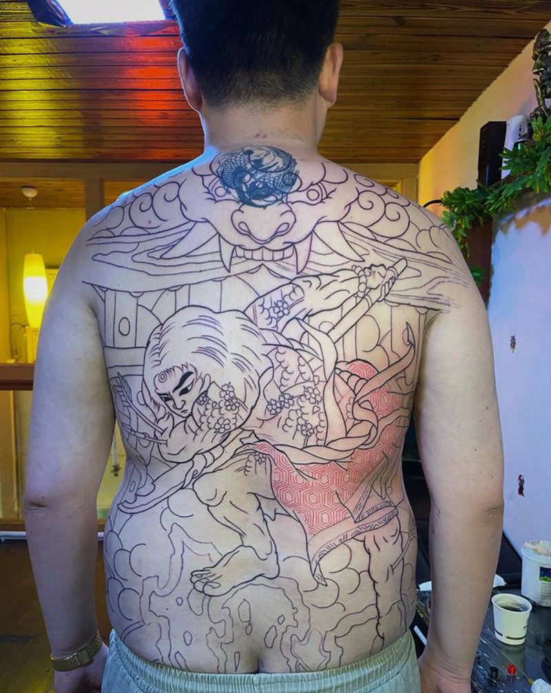 张顺plus纹身图片_背部老传统纹身图案