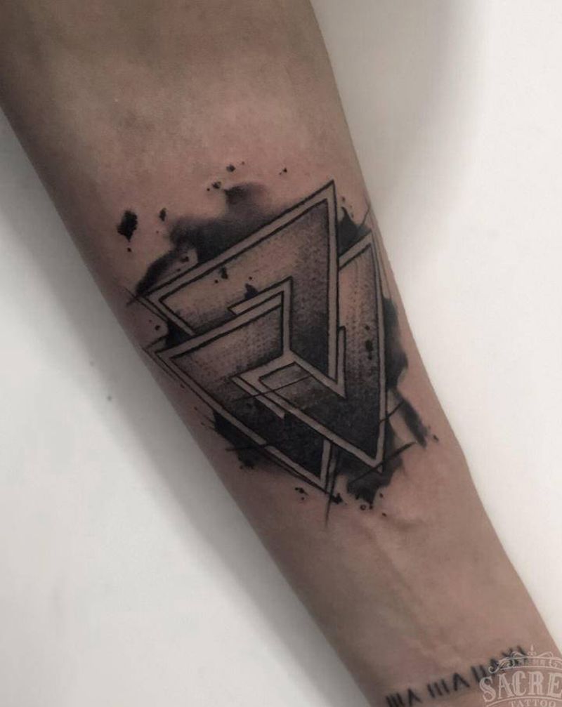 水墨三角纹身图片_手臂水墨几何纹身图案