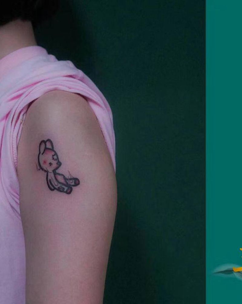 小兔子纹身图片_手臂纹身图案