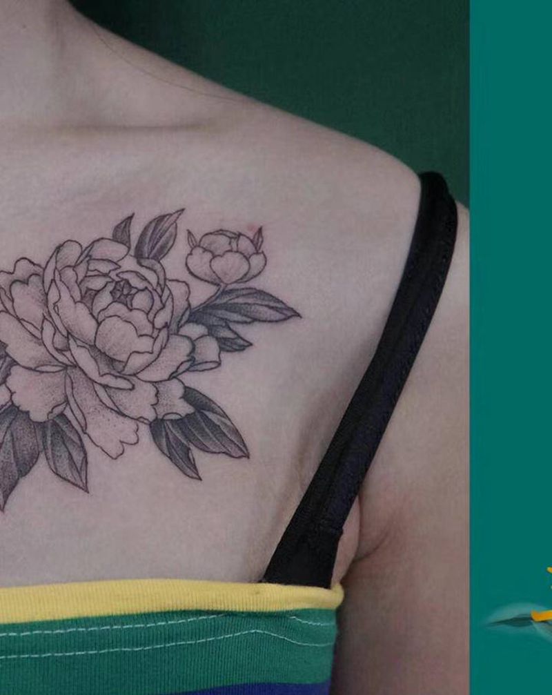 简单小素花纹身图片_胸部纹身图案