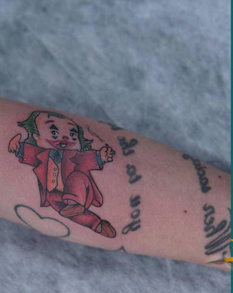 卡通小丑纹身图片_手部纹身图案