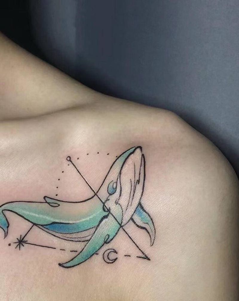 鲸鱼纹身图片_肩部几何水彩纹身图案