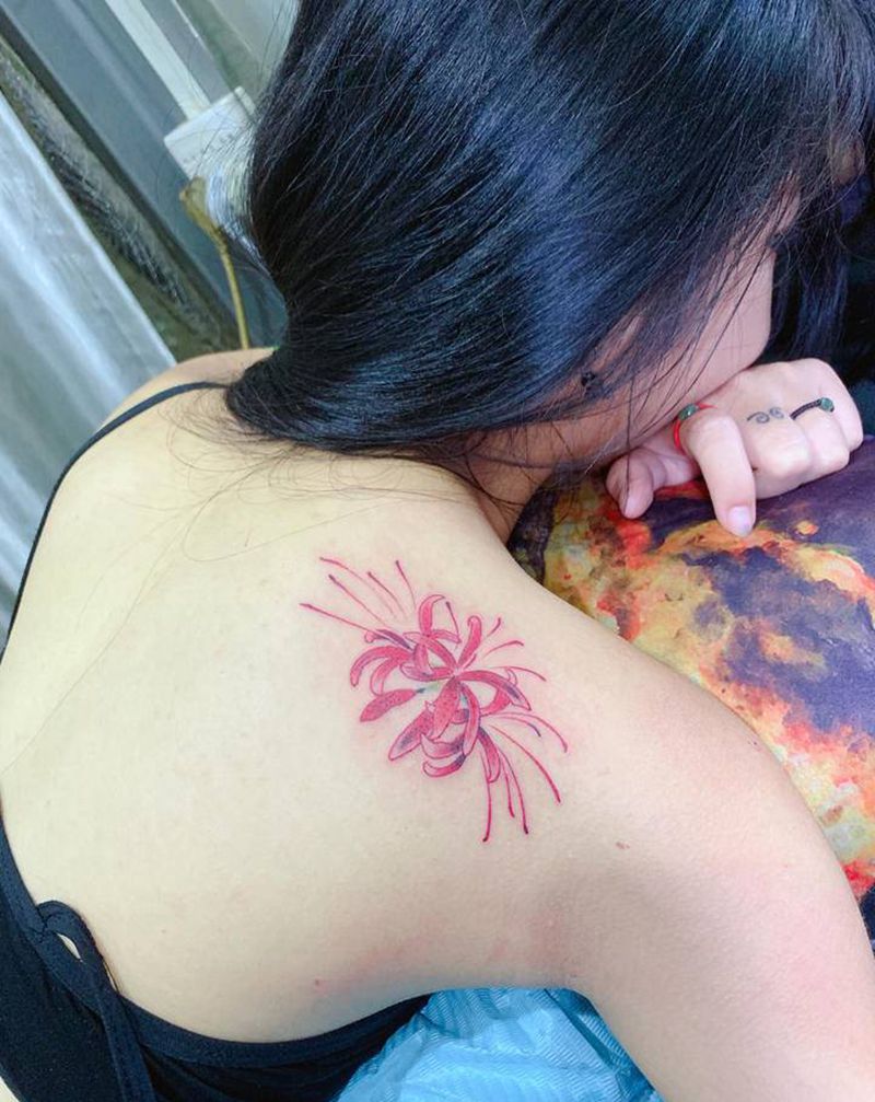 彼岸花纹身图片_背部肩部新传统水彩纹身图案