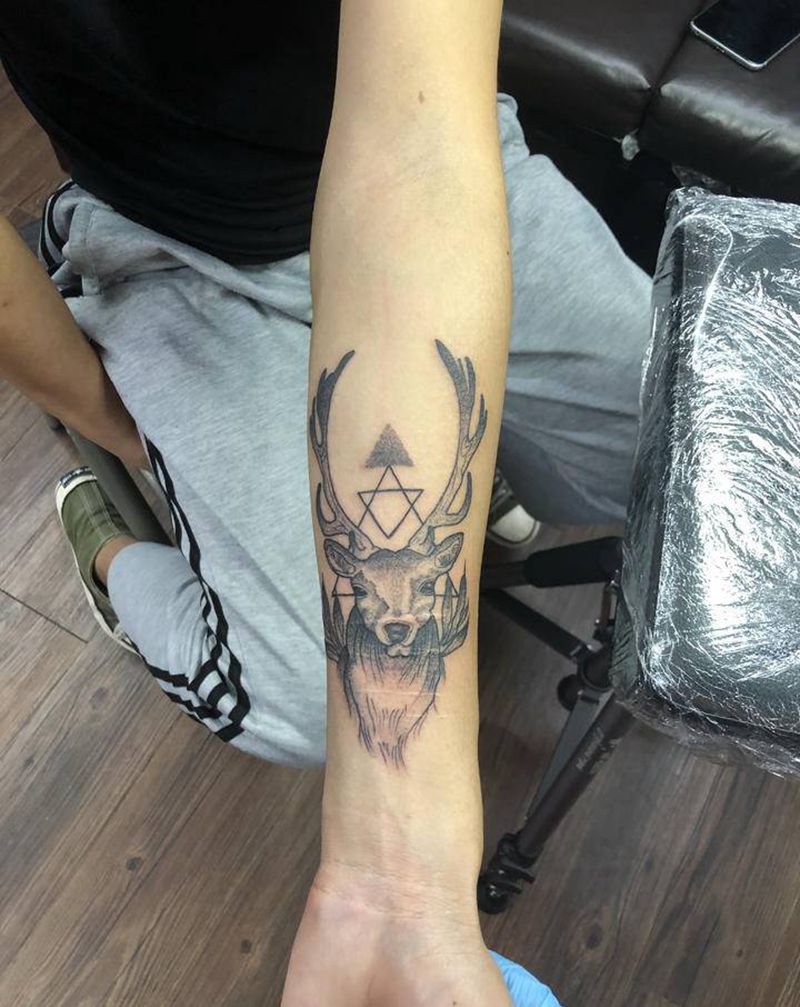 伤疤遮盖纹身图片_手臂点刺几何纹身图案