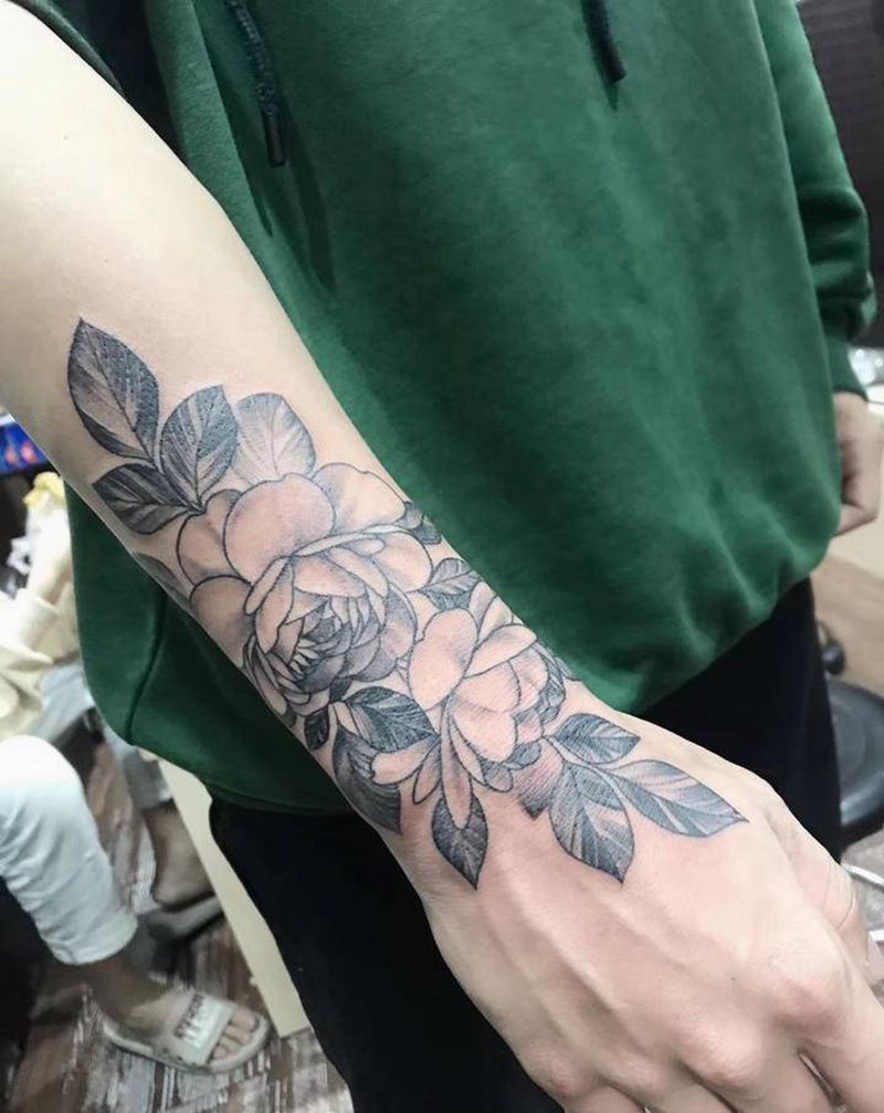 素花纹身图片_手臂手部点刺New School纹身图案