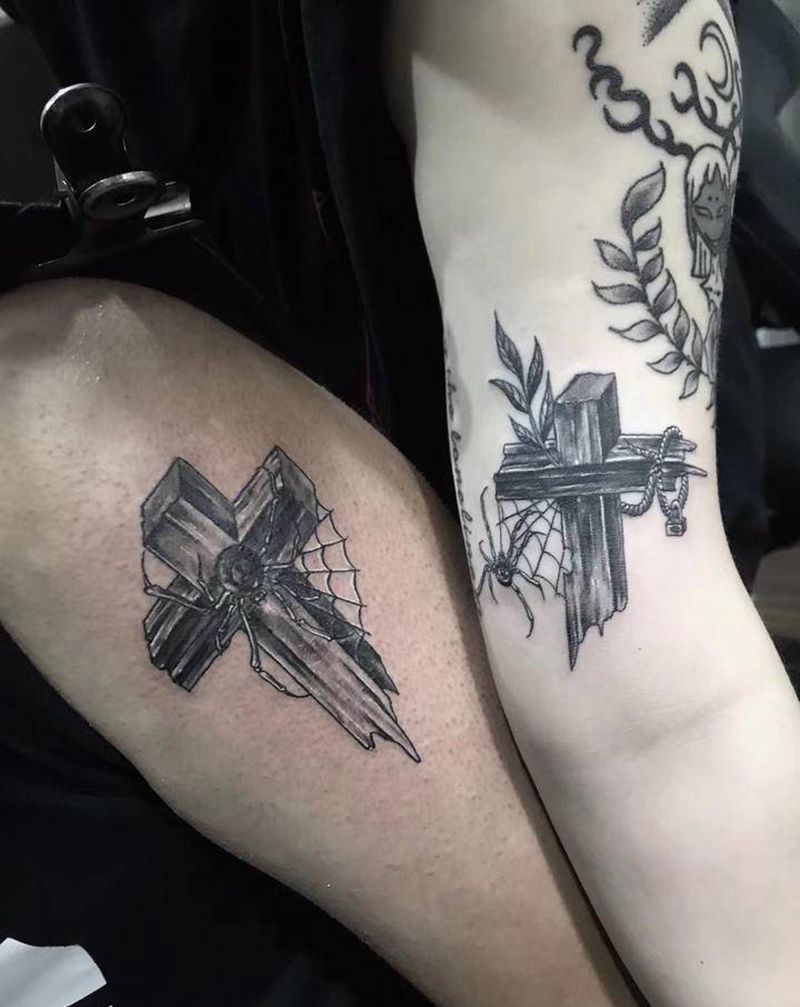 十字架纹身图片_手臂手部新传统New School纹身图案