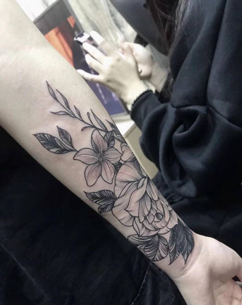 素花纹身图片_手部手臂点刺新传统纹身图案