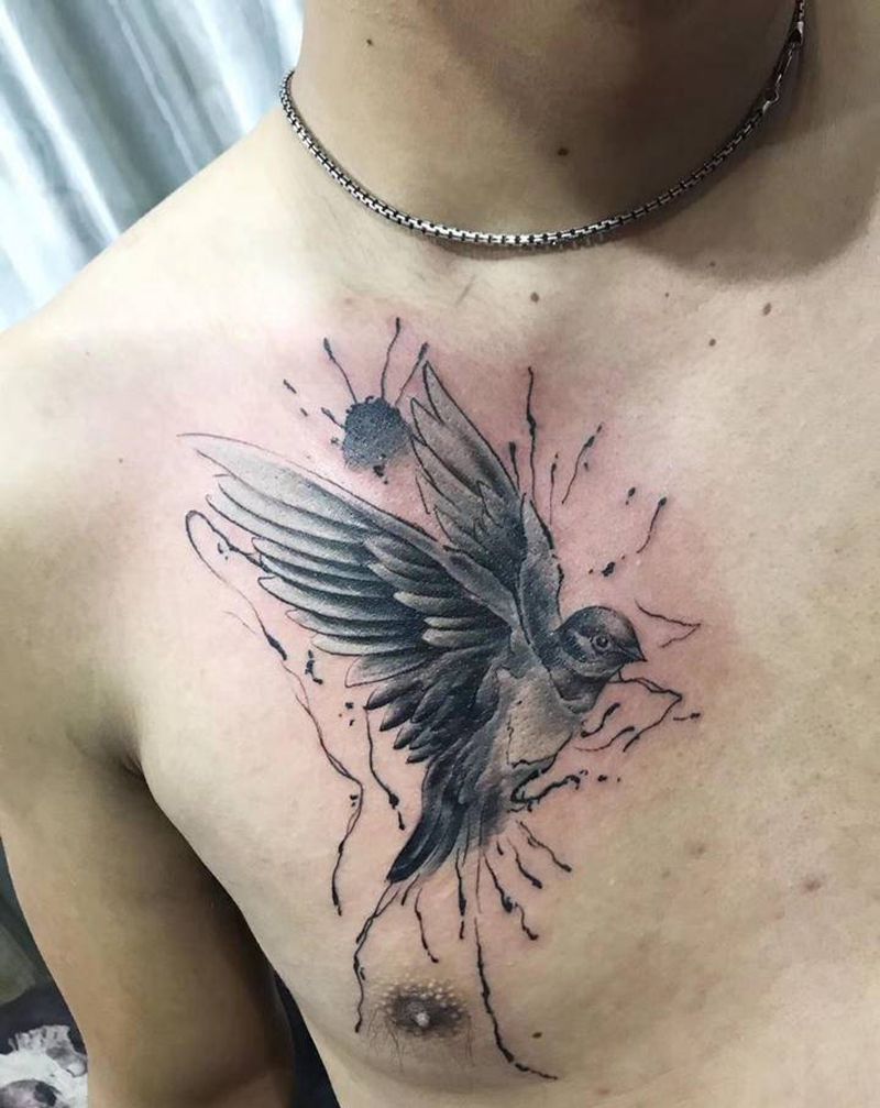 鸟纹身图片_胸部水墨水彩纹身图案
