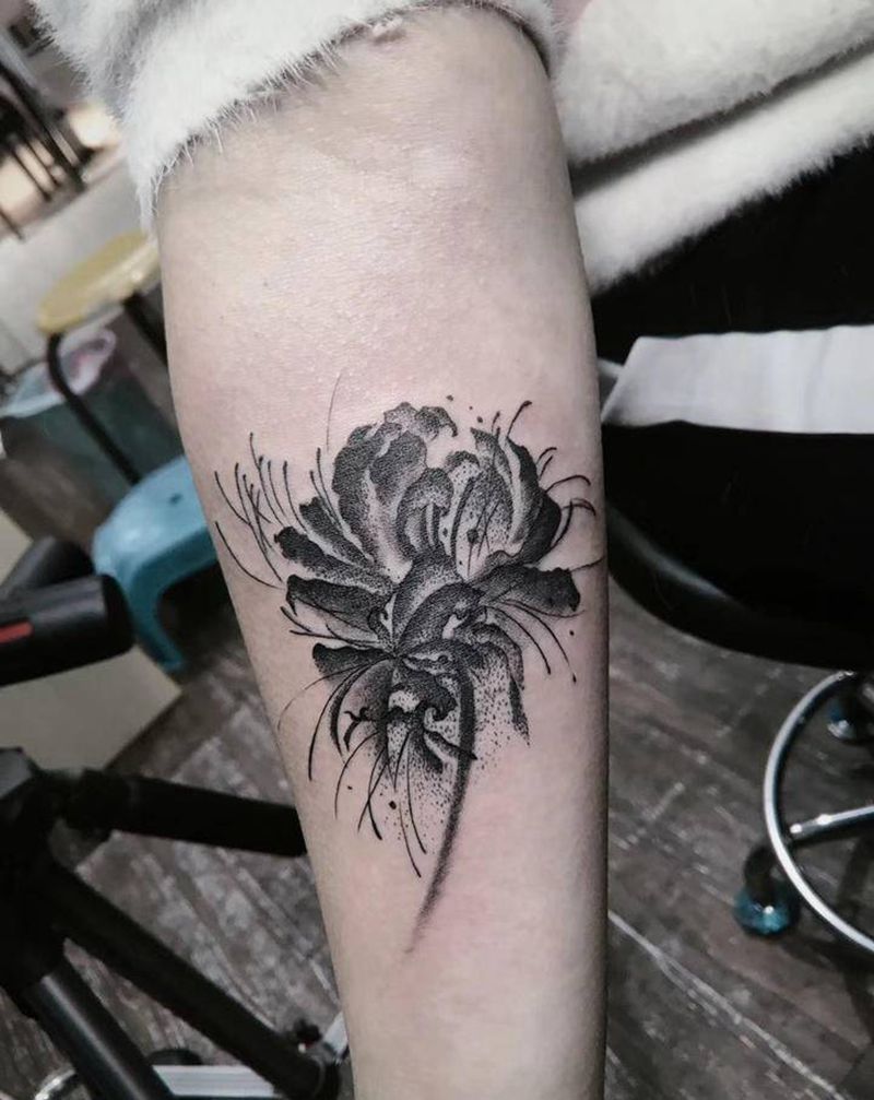 彼岸花纹身图片_手臂手部水墨点刺纹身图案