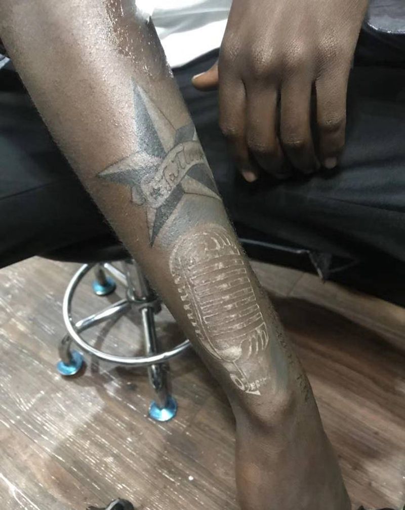 麦克风纹身图片_手部手臂图腾几何纹身图案