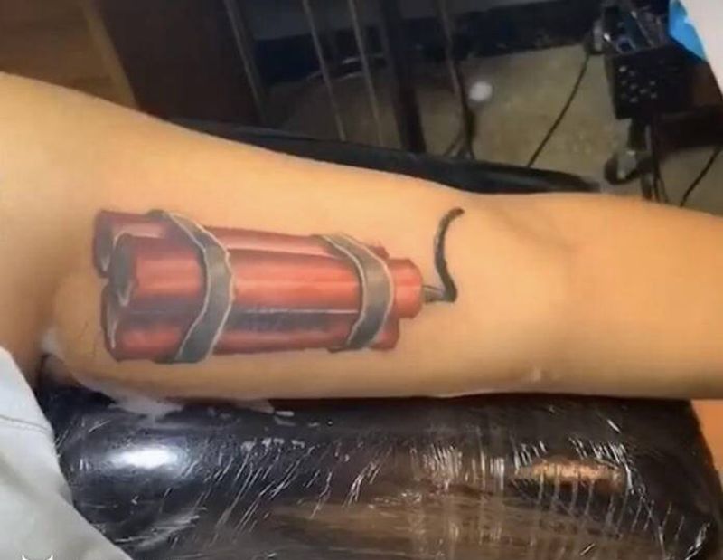 炸药纹身图片_手臂纹身图案