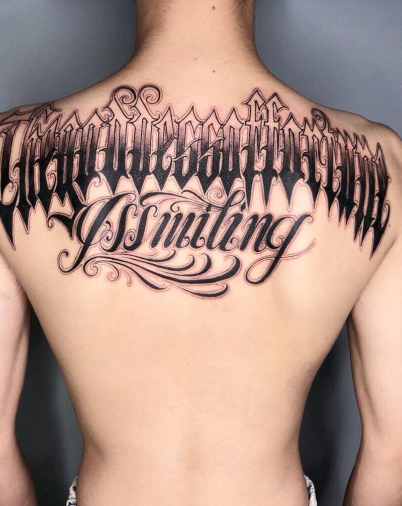原创奇卡诺纹身图片_背部花体字纹身图案