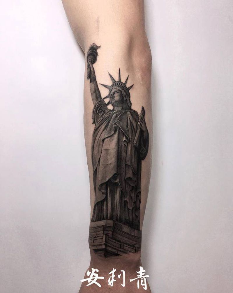 自由女神纹身图片_手臂手部欧美写实黑灰纹身图案