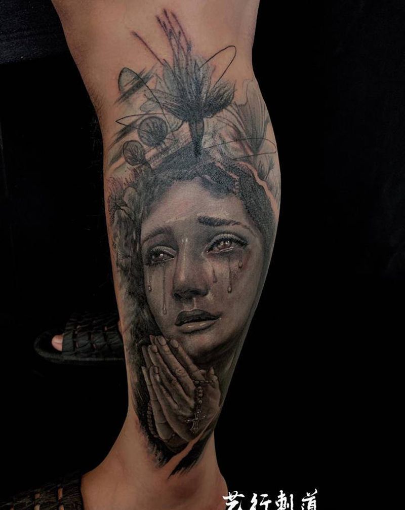 圣伤·世界和平纹身图片_腿部脚部欧美写实水墨圣母教堂祈祷纹身图案