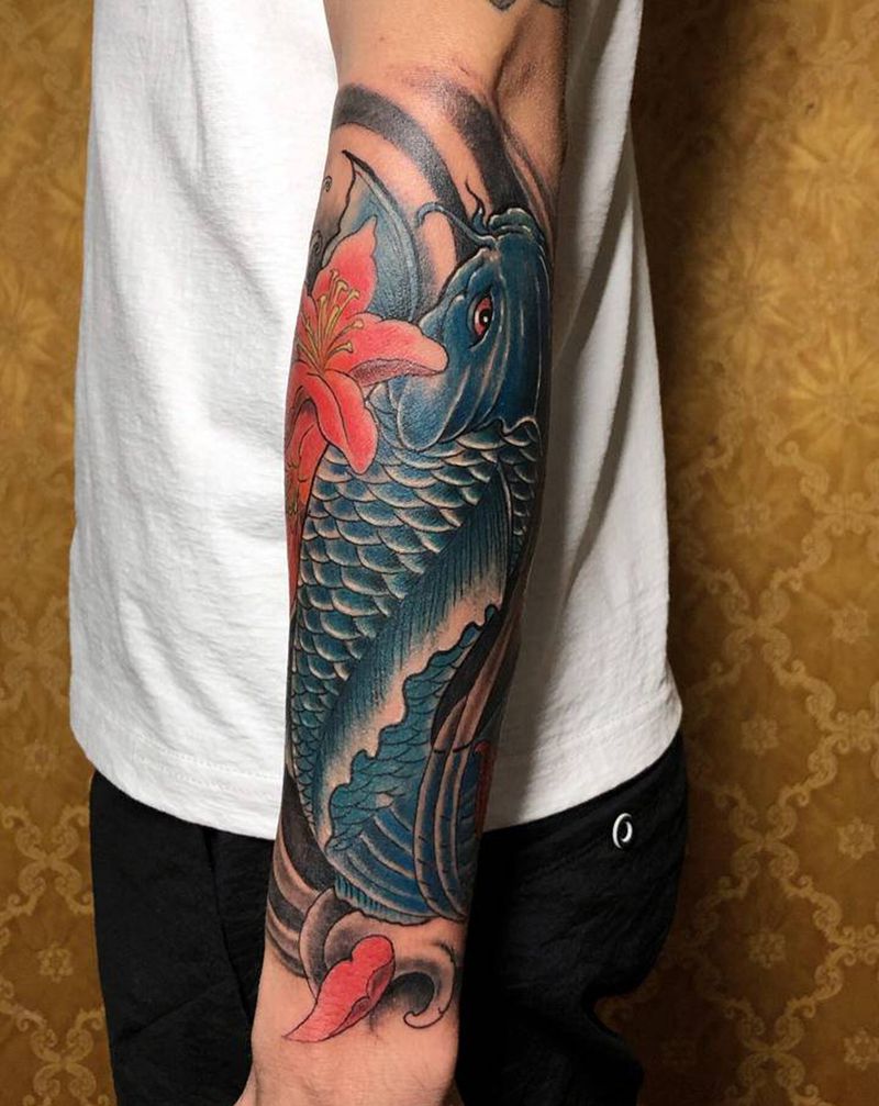 鱼纹身图片_手部纹身图案