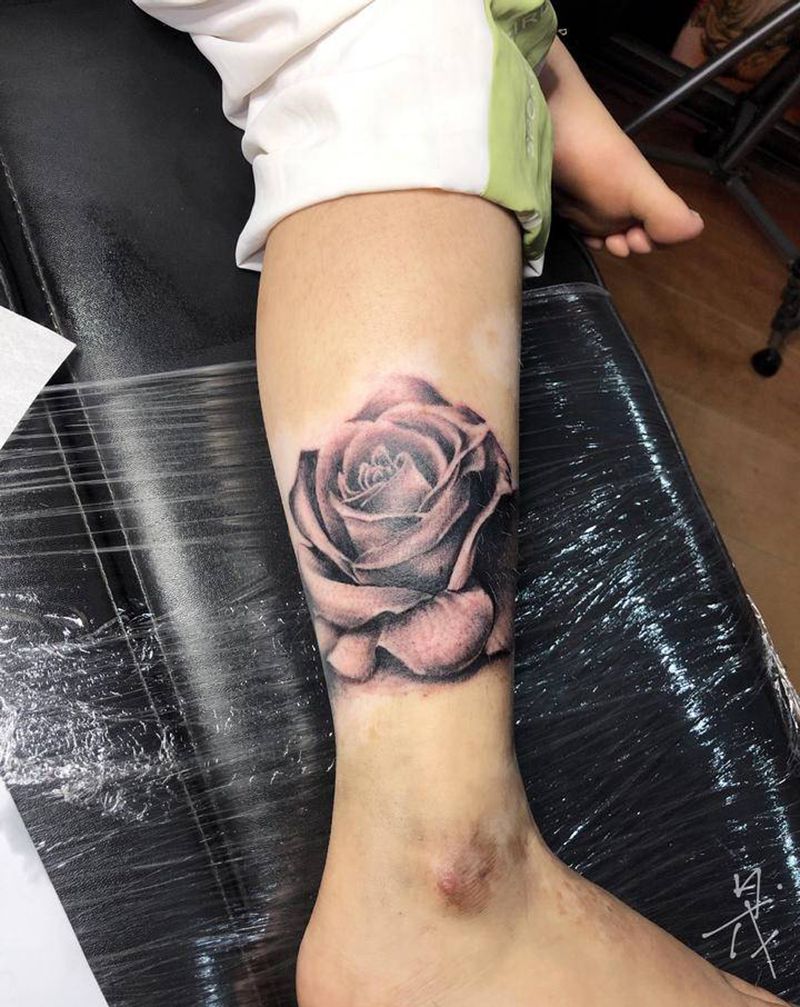 玫瑰花纹身图片_腿部纹身图案