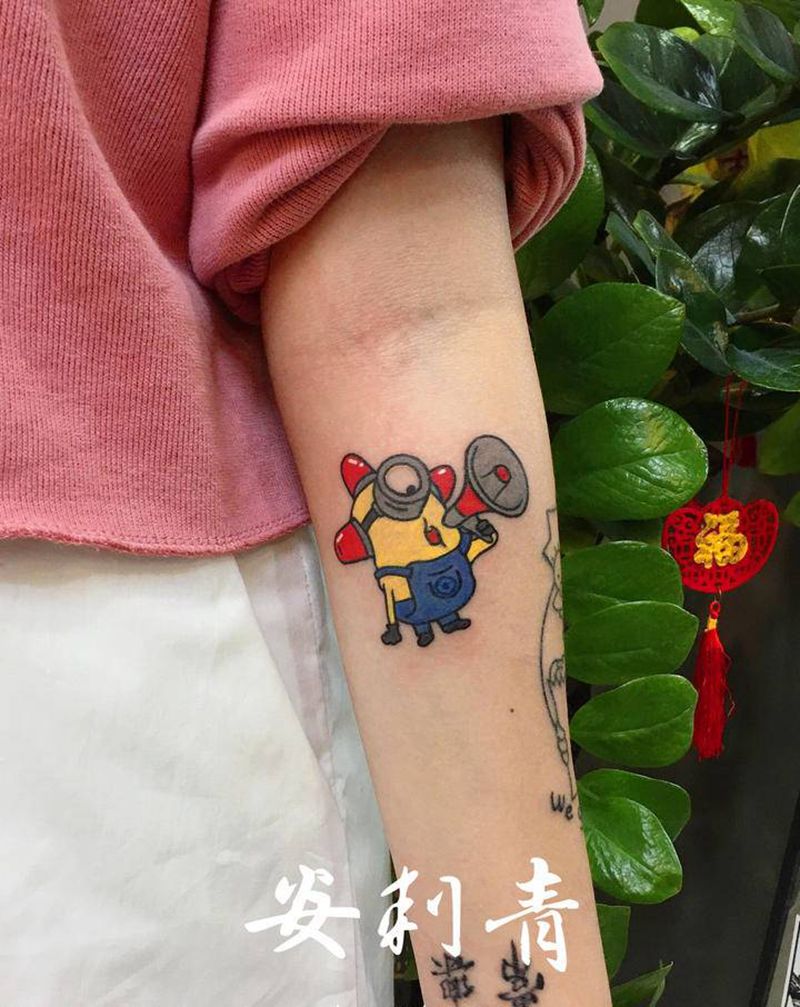 小黄人纹身图片_手臂手部Old SchoolNew School卡通彩色动画人物纹身图案