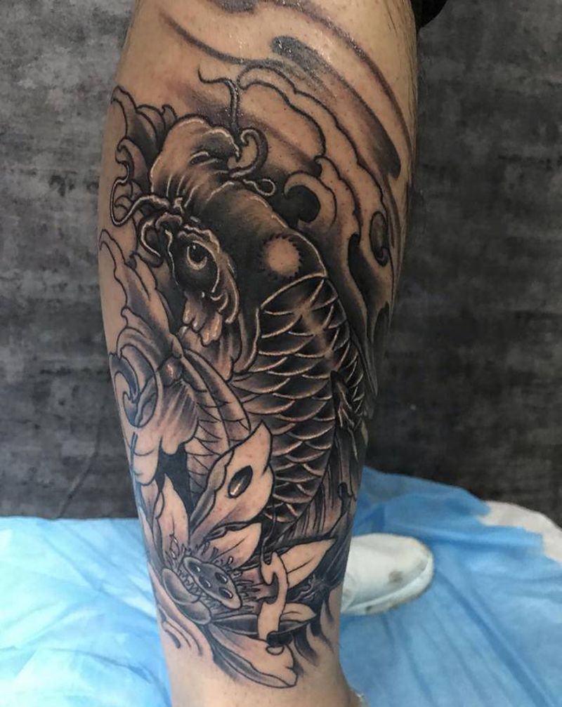 富贵锦鲤纹身图片_脚部腿部纹身图案