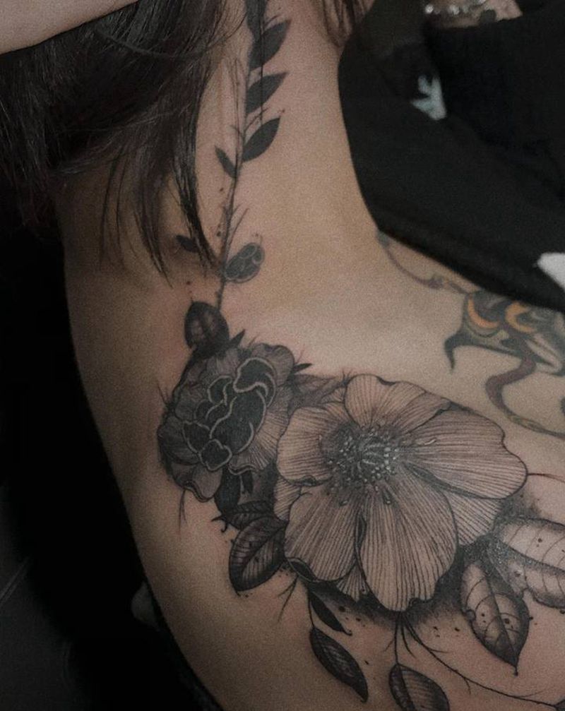 遮盖，不素之花纹身图片_肩部颈部新传统纹身图案