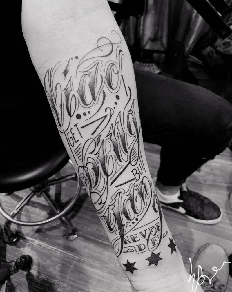 花体英文纹身图片_手部手臂花体字New School纹身图案