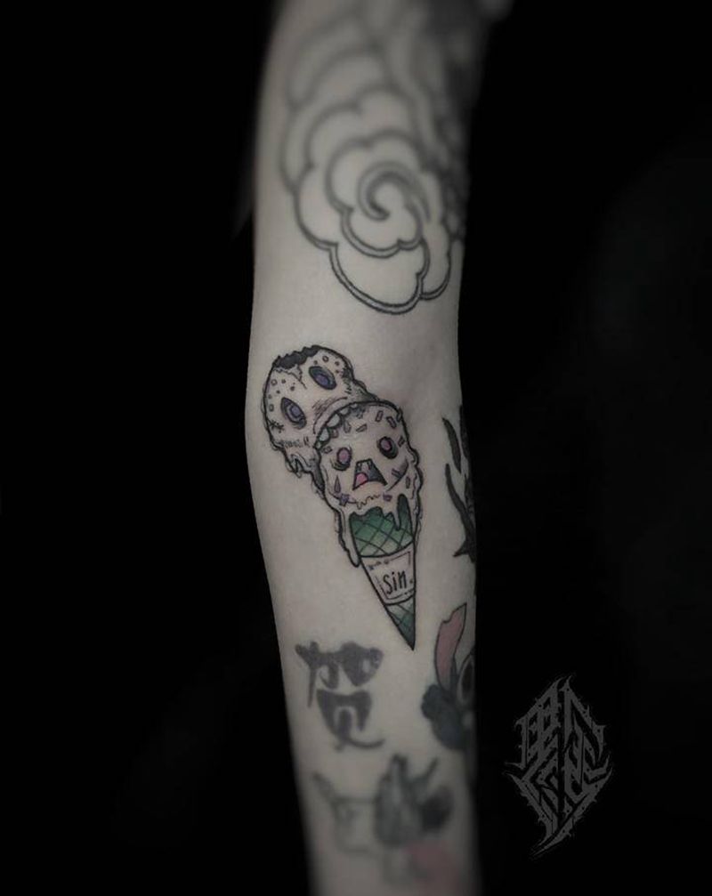 扭蛋机活动图纹身图片_手臂Old School纹身图案