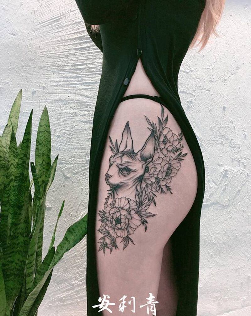 斯芬克斯纹身图片_臀部腿部点刺几何猫花性感纹身图案